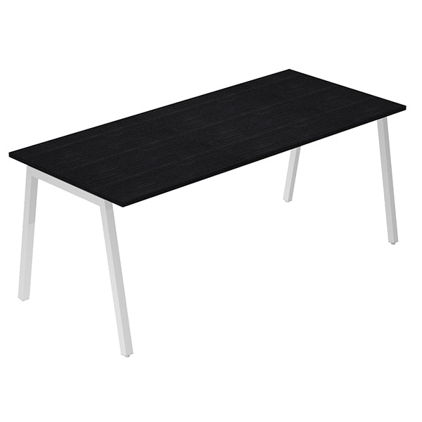 artexport-scrivania-lineare-easy-struttura-bianca-gambe-inclinate-140x80cm-nero-venato