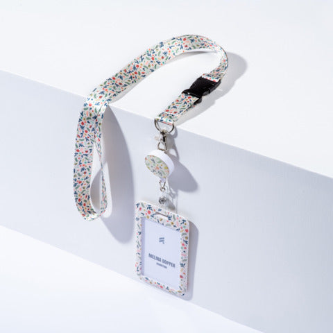 avery-kit-porta-badge-110x68-mm-cordoncino-440x20-mm-avvolgibile-nero-filo-80-cm-floreale-r4828hf-1