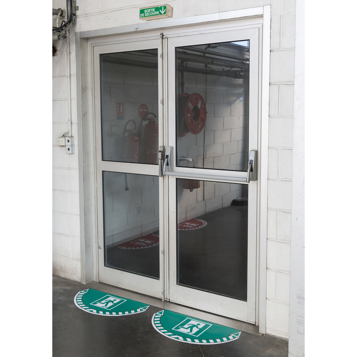 cep-adesivo-segnalatore-terra-uscita-emergenza-70x35cm-take-care