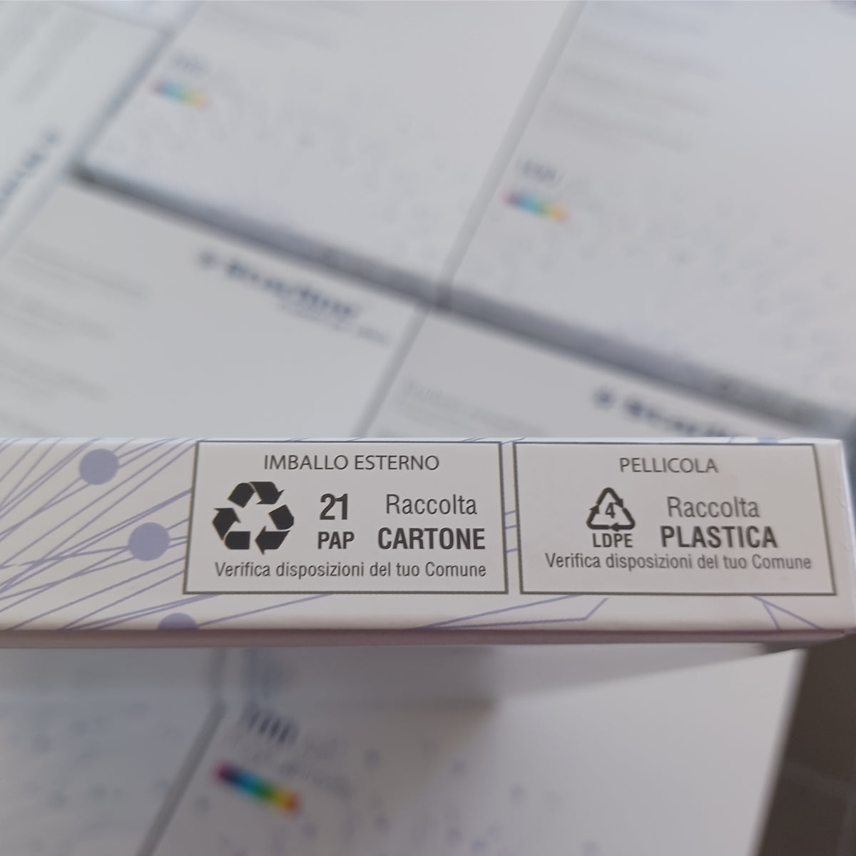 starline-etichetta-adesiva-bianca-100fg-a4-37-5x23-5mm-60et-fg-angoli-tondi